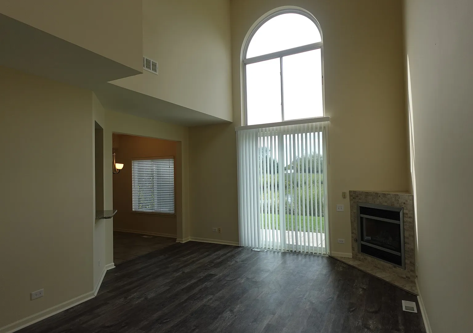 2 bed, 2.5 bath, 1600 sqft, $2,495 — Photo 3
