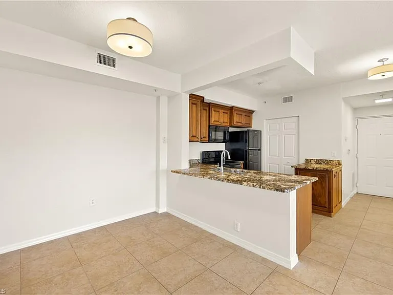 6401 Aragon Way #204 — Photo 7