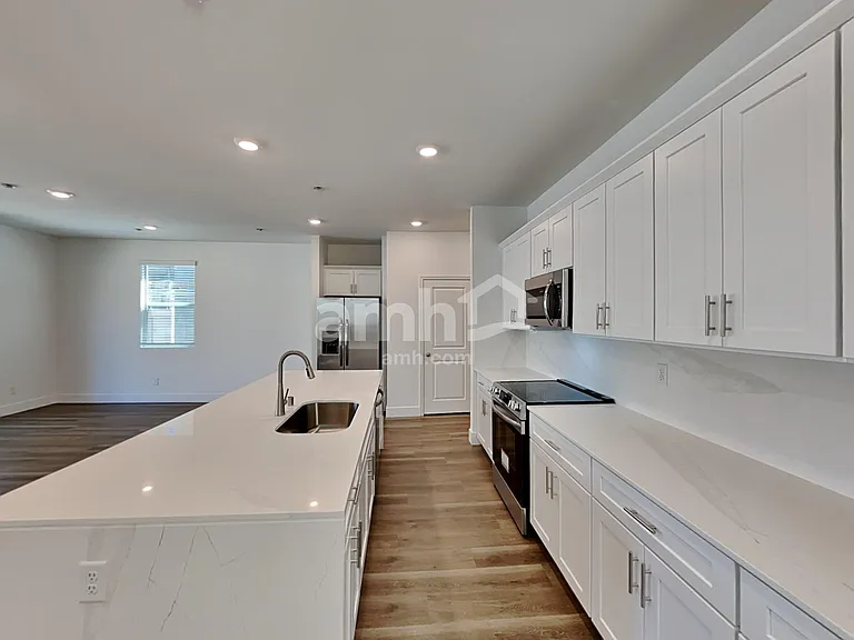 5856 Vaes Dothrak St — Photo 3