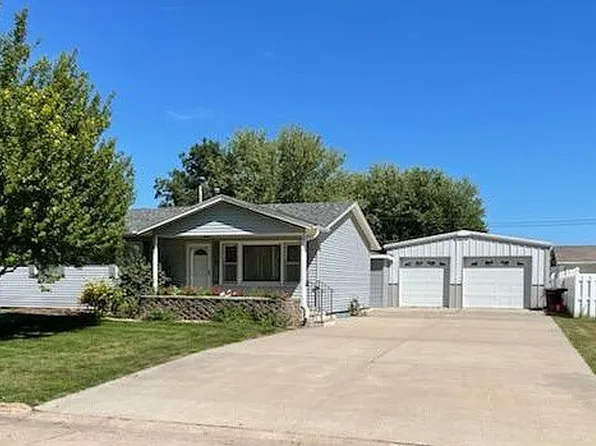 318 17th St, Aurora, NE 68818
