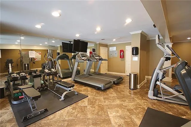 1 bed, 1.0 bath, 676 sqft, $1,300 — Photo 3