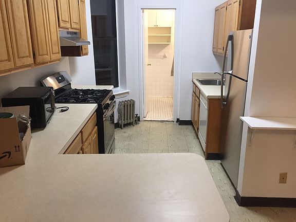5th image of 304 E 93rd St APT 4A