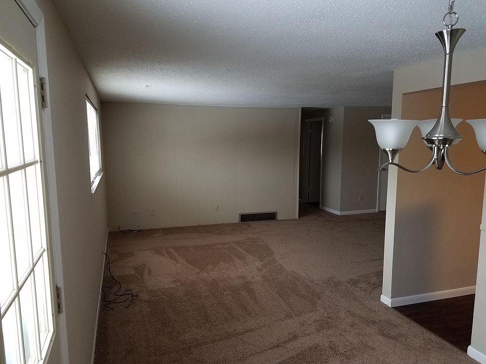 1st image of 109 Denrose Dr