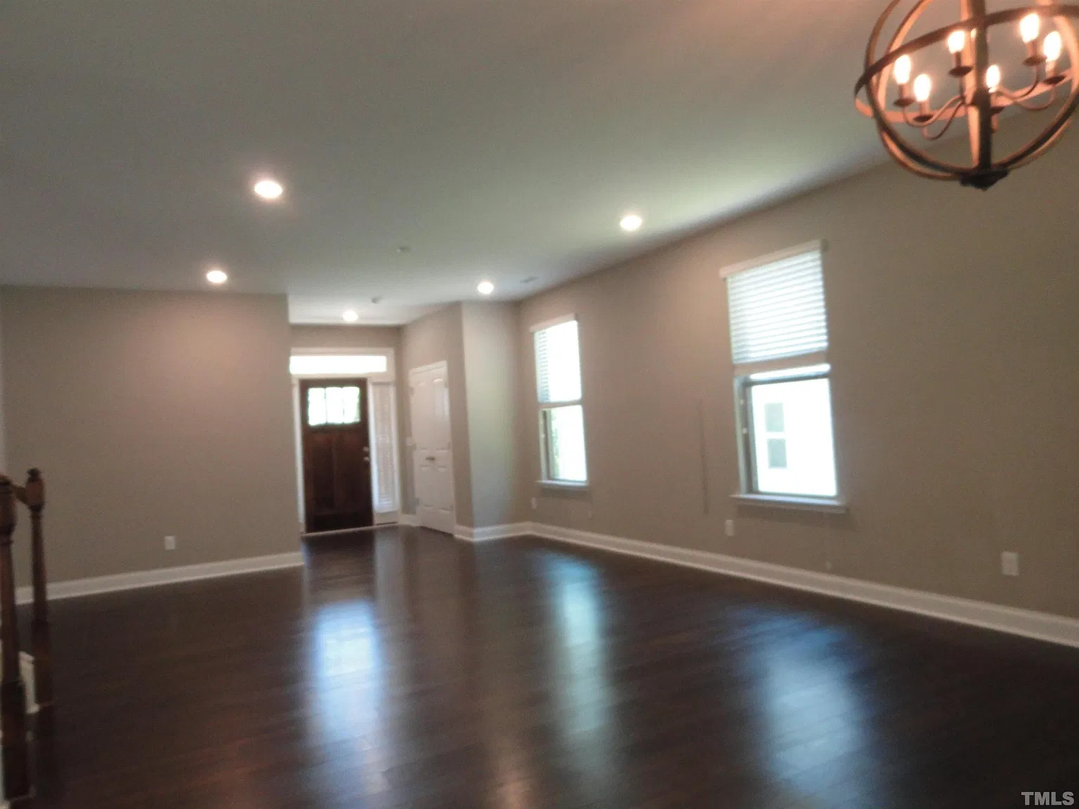 3 bed, 2.5 bath, 2300 sqft, $2,100 — Photo 3