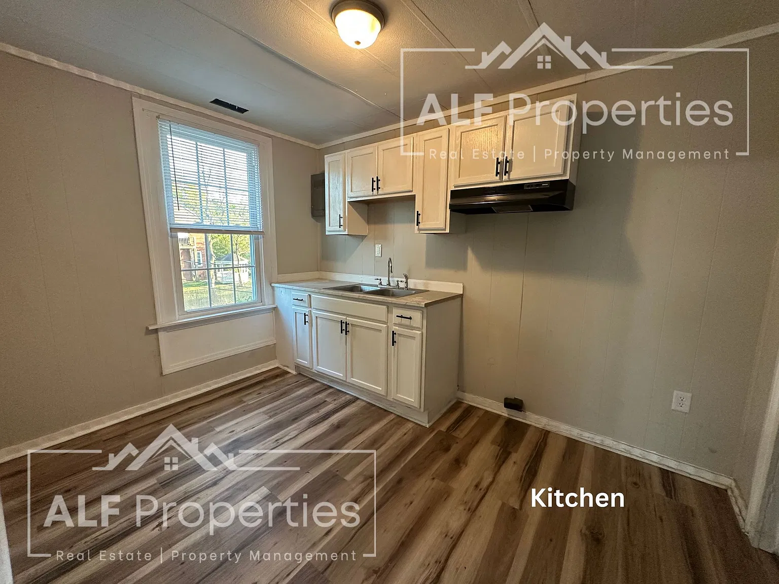Charming 2-bedroom, 1-bath home in the Heart of Downtown — Photo 2