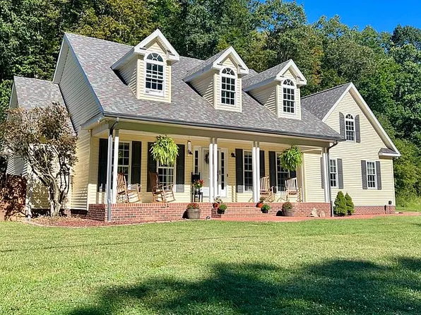 1916 Chesterville Rd, Mineral Wells, WV 26150