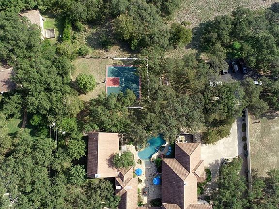 3rd image of 413 Winding Way Dr