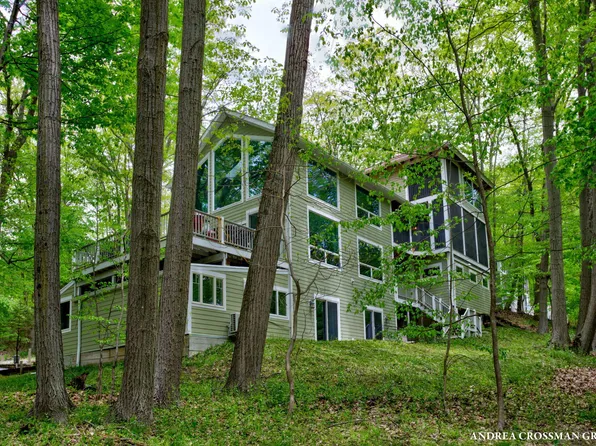 17300 Trillium Rdg, West Olive, MI 49460