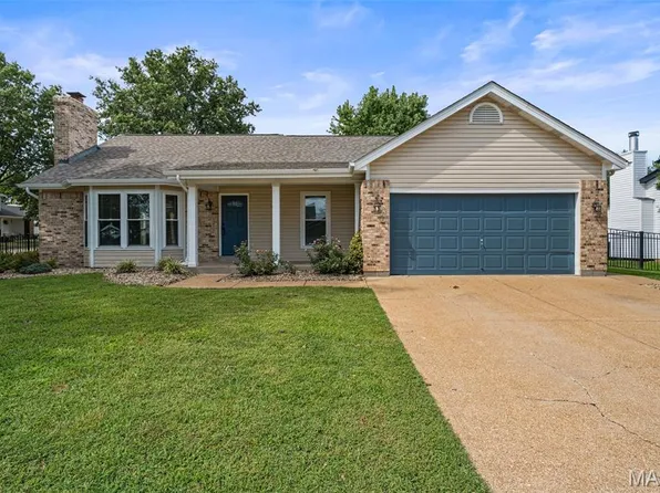 3035 Arrowhead Point Dr, Saint Louis, MO 63129
