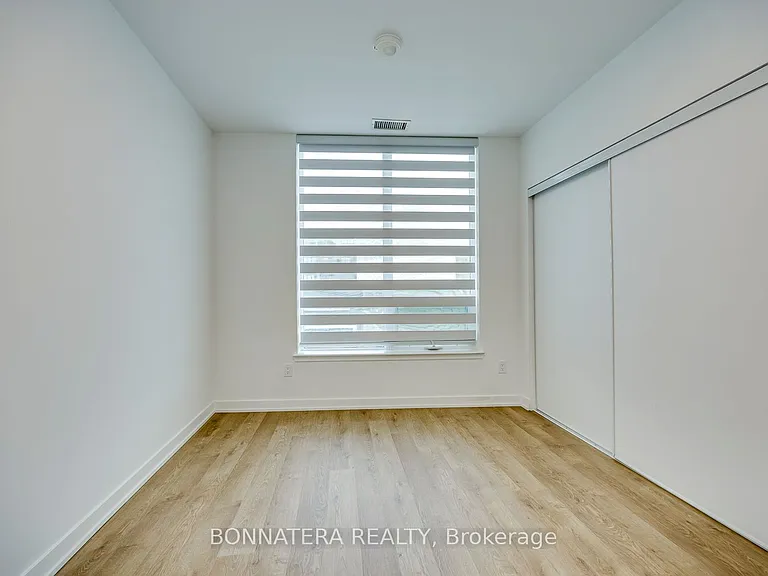 5105 Hurontario St #408 — Photo 25