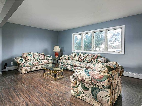 5th image of 94 Winchester Dr