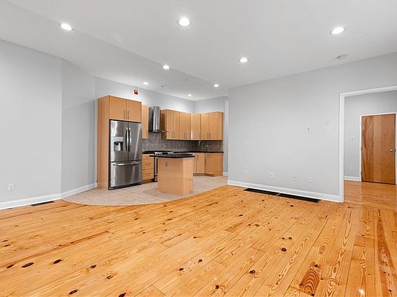 4th image of 1403 Westminster St Unit B