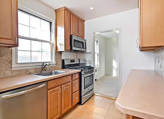 5th image of 111 N Broadway APT F6