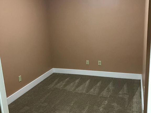 5th image of 600 E 8th St APT 8R
