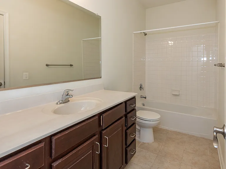 RiverWatch Apartments — Photo 10