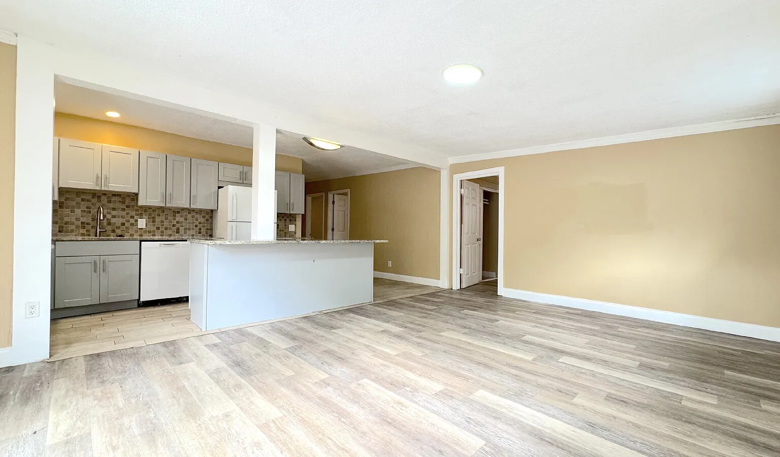 3 bed, 1330 sqft, $1,950 — Photo 4