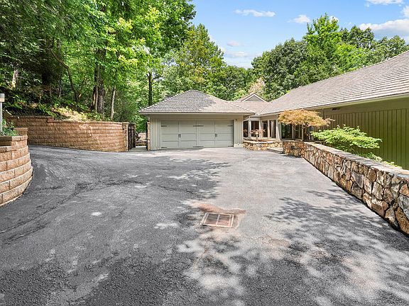 5th image of 202 N Sanderlin Mountain Dr