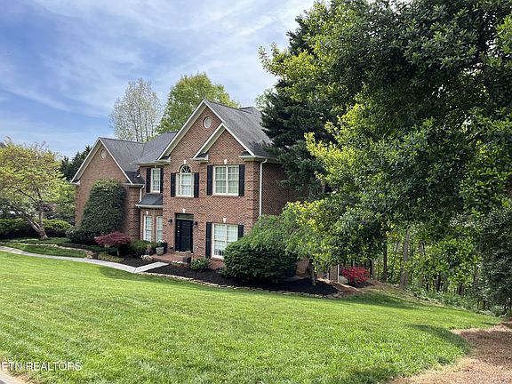 5th image of 705 Valley Hill Ln