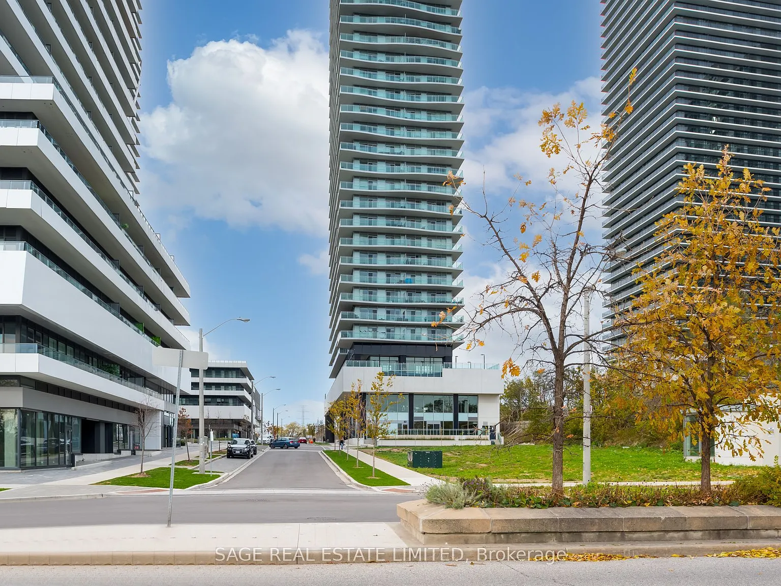 Jade Condos — Photo 1