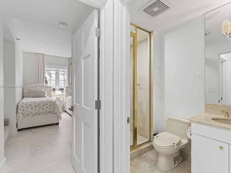 19217 Fisher Island Dr #19217 — Photo 26