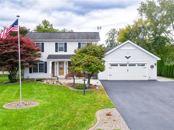 947 Limpet Dr, Webster, NY 14580