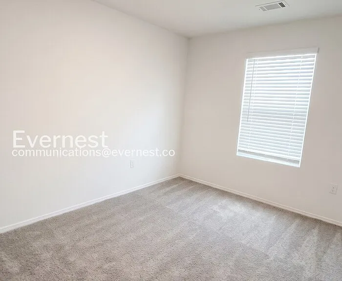 101 E Fredonia Ct — Photo 13