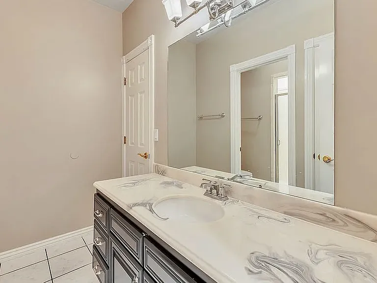 825 N Capitol Blvd — Photo 13