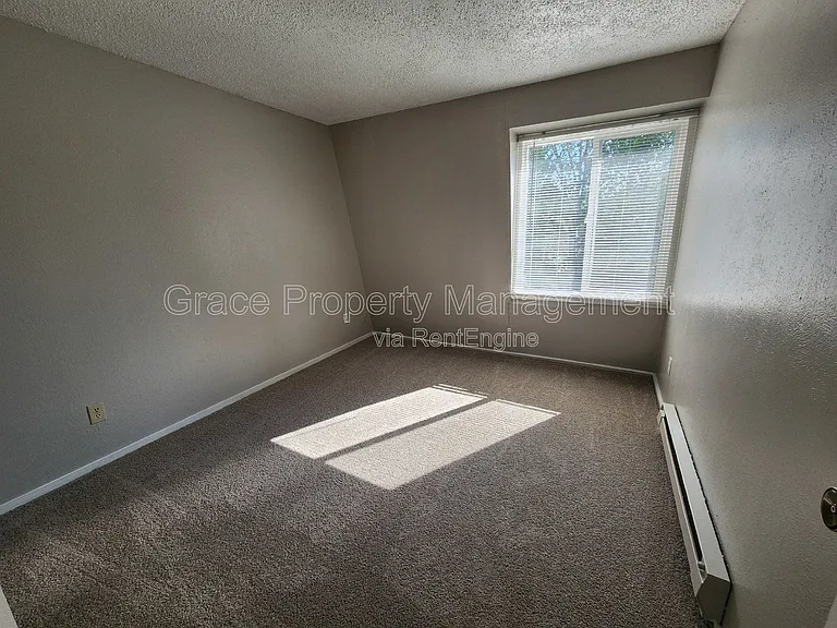 492 S Dover Ave — Photo 16