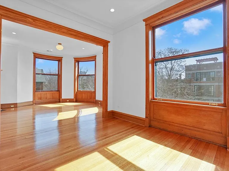 662 W Wellington Ave #3E — Photo 3