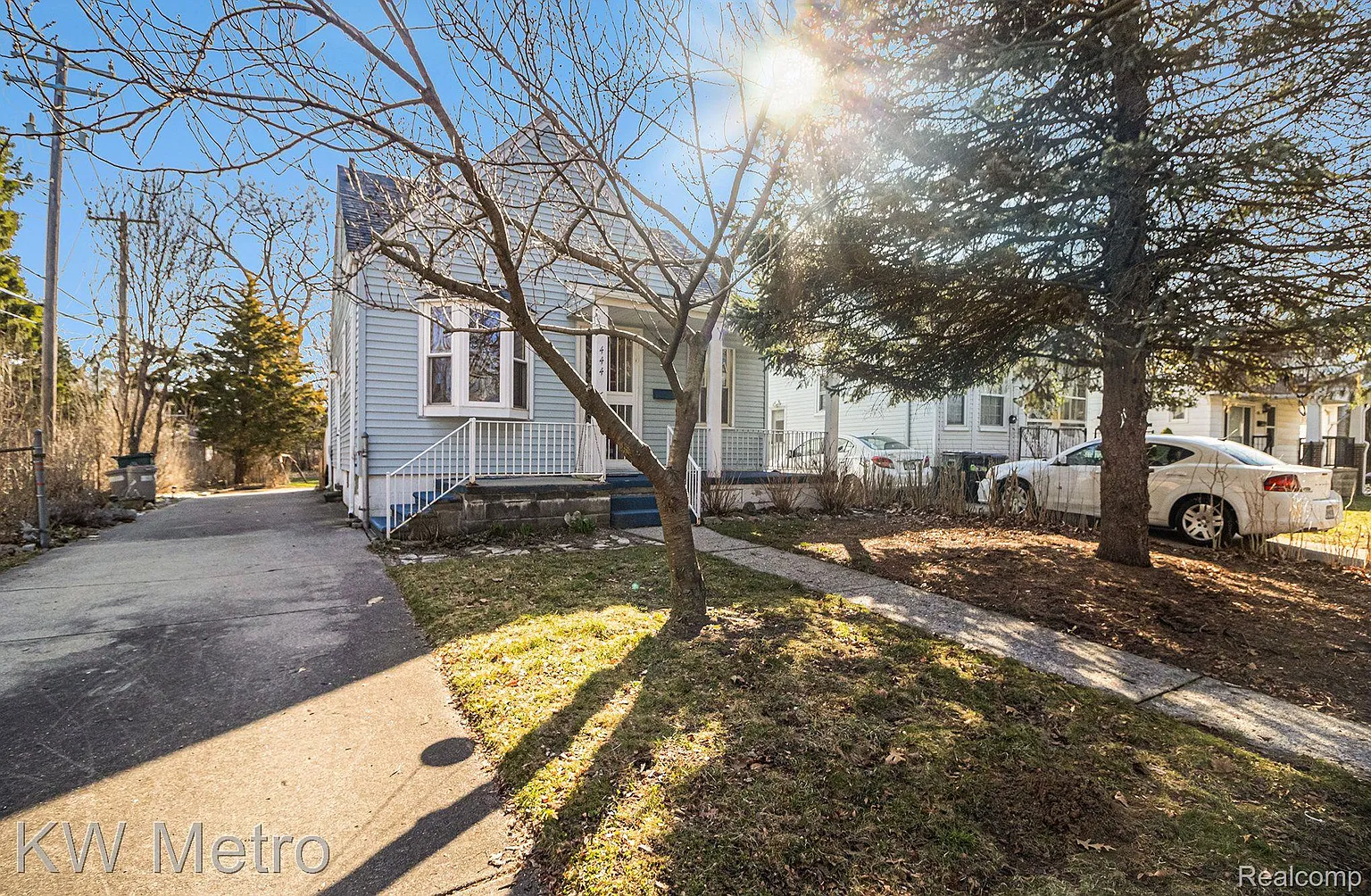 444 Laprairie St photo 1
