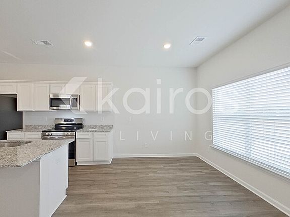 4th image of 2215 Banyon Cir