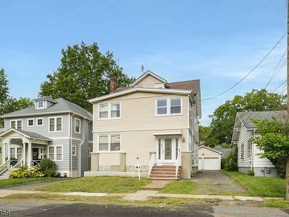 2nd image of 19 Meadowbrook Pl