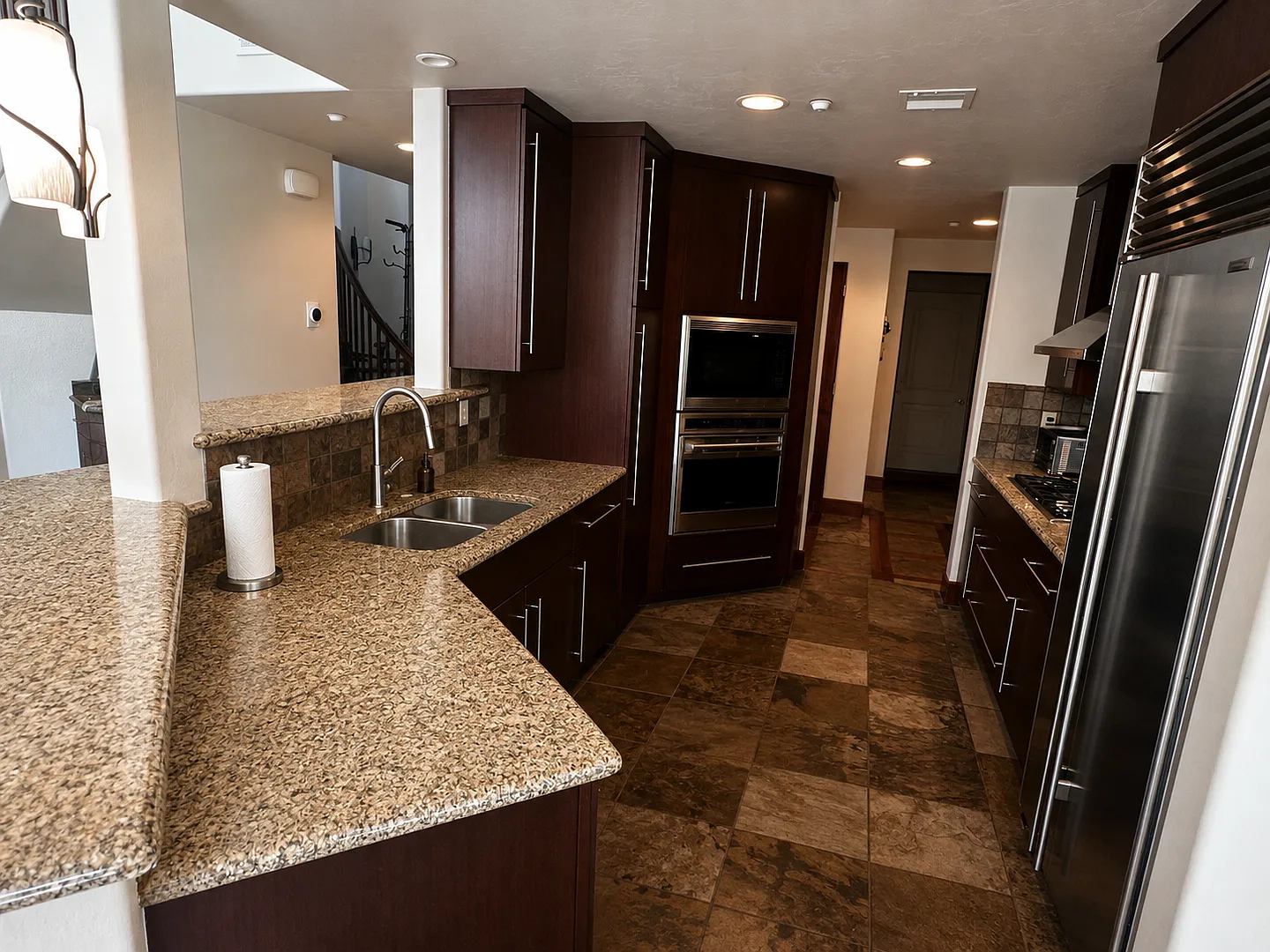 Luxury 3-Bedroom Townhome Near Downtown Durango — Photo 3