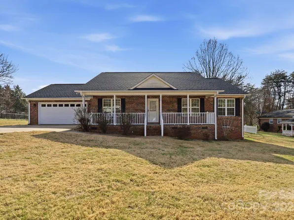 158 Polly Dr, Statesville, NC 28625