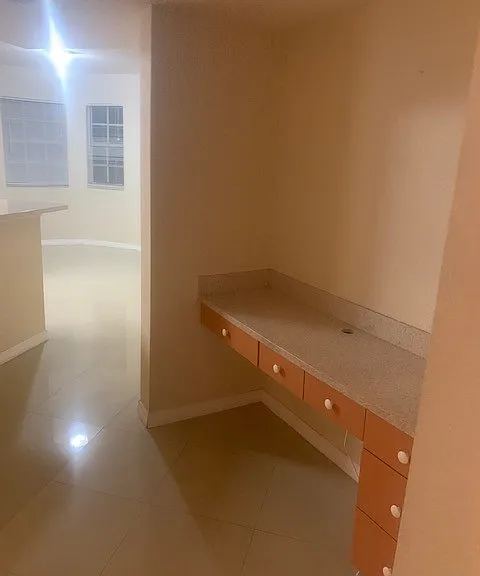 2307 Belmont Ln — Photo 10
