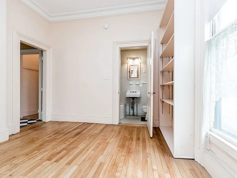 256 Vaughan St — Photo 31