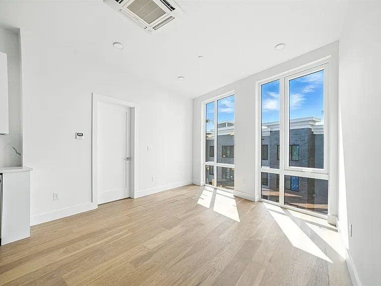 36-38 Hichborn St #103 — Photo 4