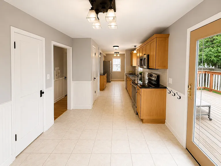 1414 Center St W — Photo 3
