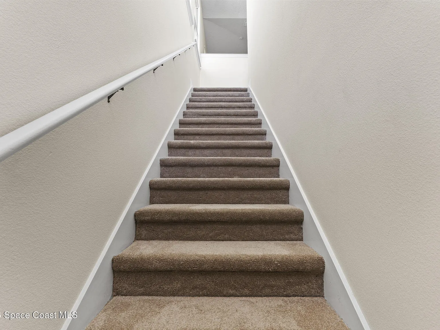 3 bed, 2.0 bath, 1855 sqft, $2,200 — Photo 2