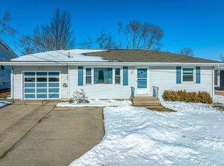 28 29th Ave SW, Cedar Rapids, IA 52404