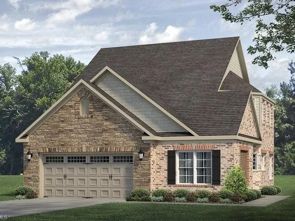 1036 Beechcraft Dr, Mebane, NC 27302