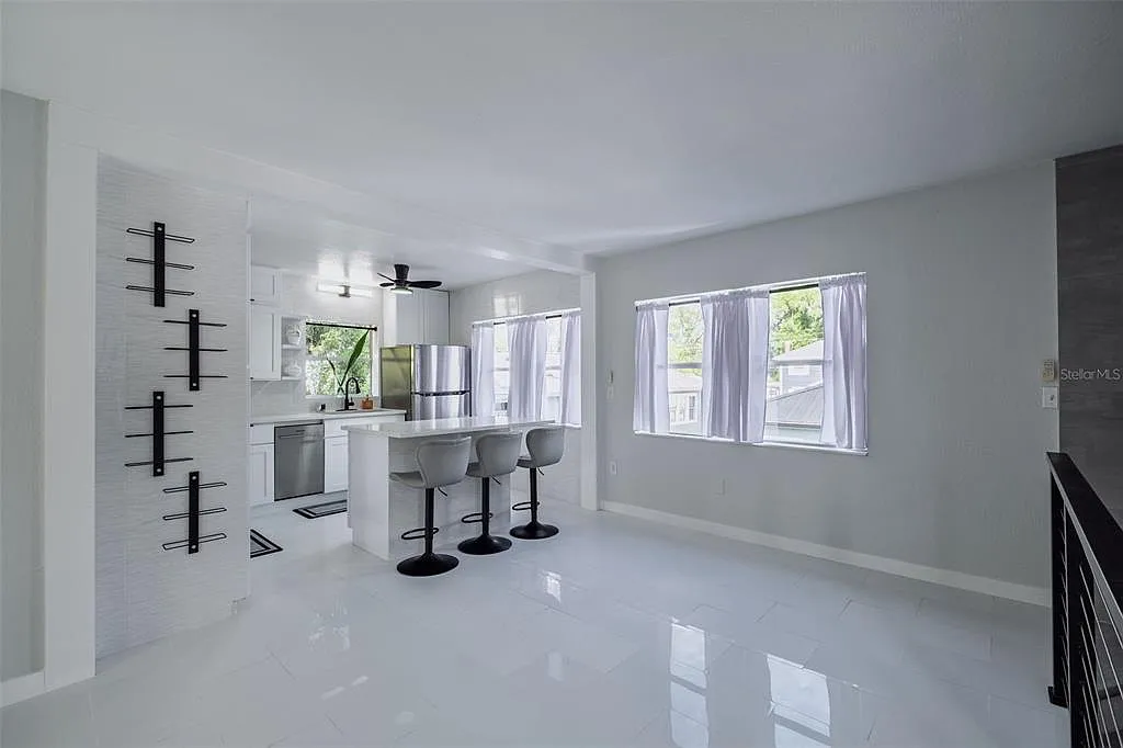 2 bed, 1.0 bath, 800 sqft, $2,000 — Photo 3