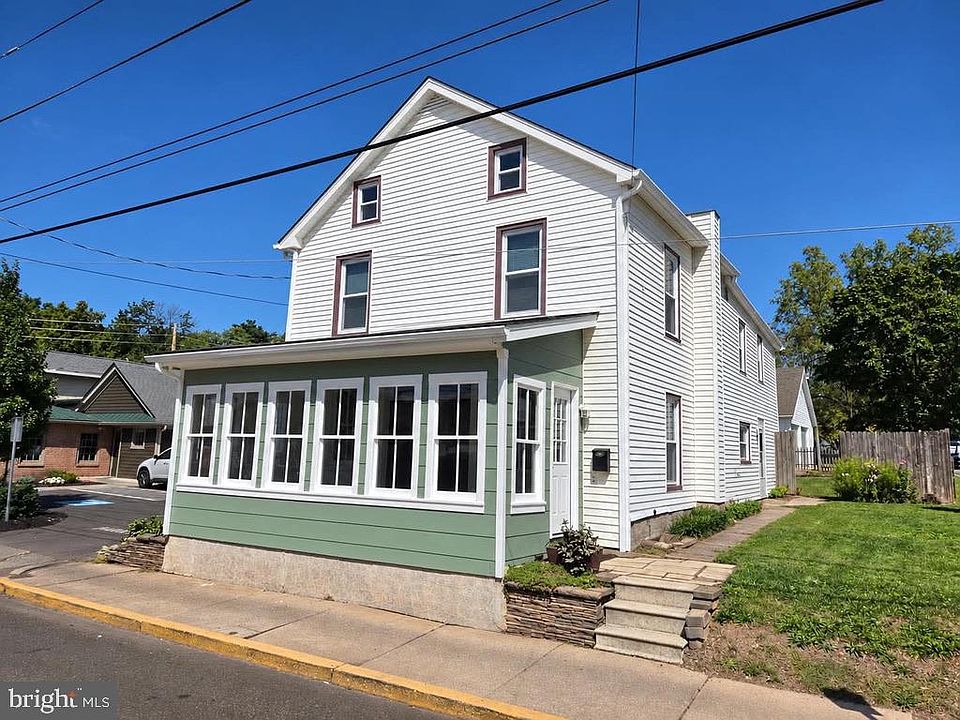 1st image of 513 E Walnut St