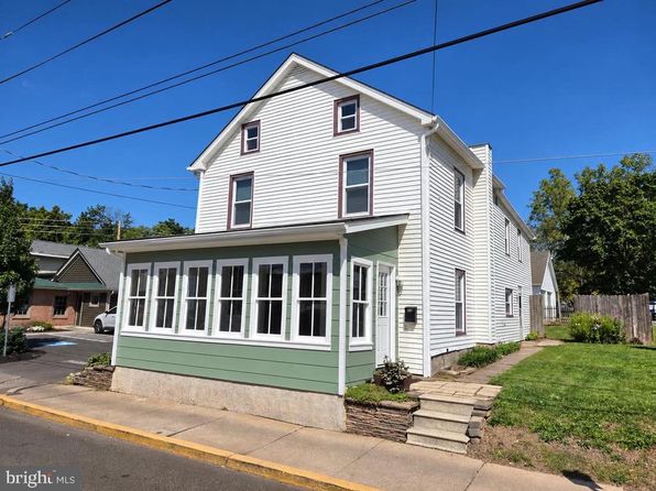 513 E Walnut St