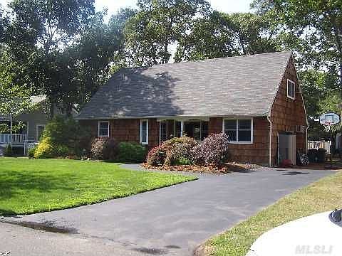 1st image of 15 Carriage Ln