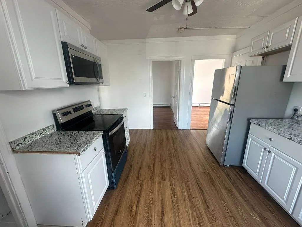3 bed, 1300 sqft, $1,850 — Photo 2