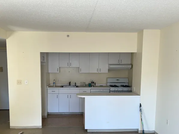 555 West 52nd Street image 1 of 6