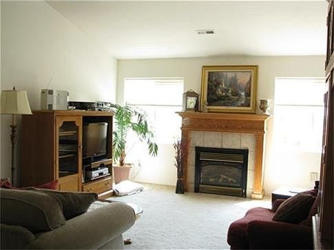 3rd image of 5605 Holly Way