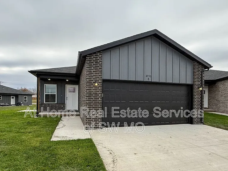4930-8 W Minota St — Photo 1