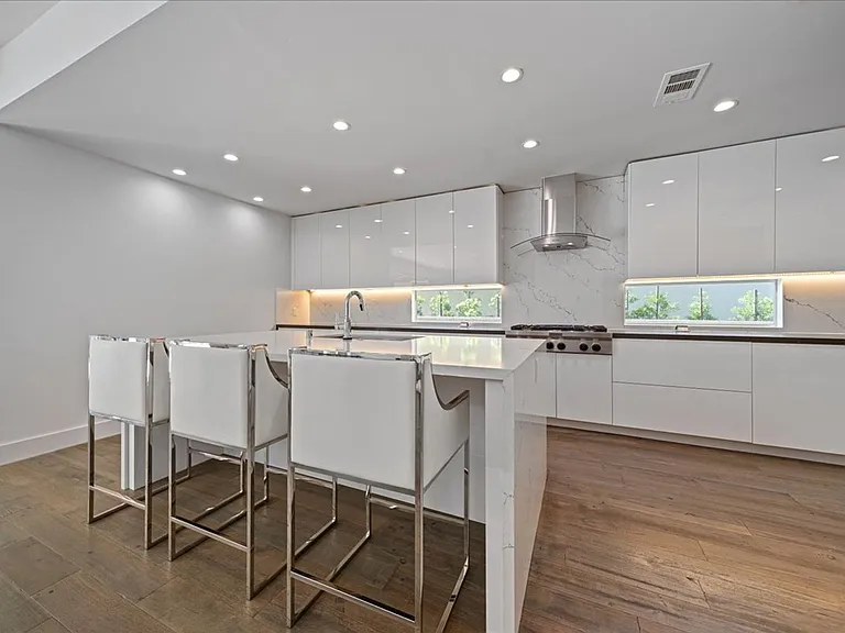 1455 S Castello Ave — Photo 8